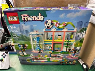 Lego Friends: Sports Center - 41744 - 832pcs